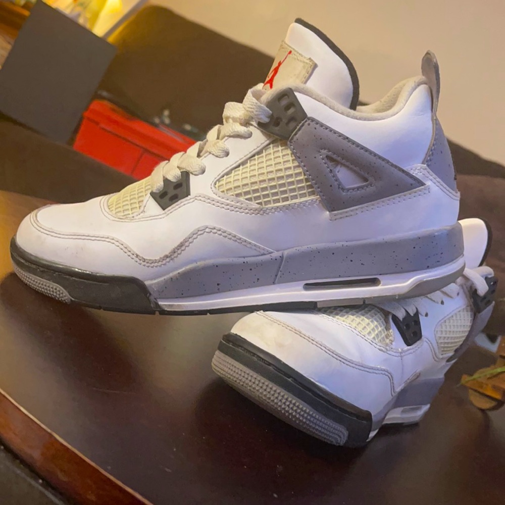 Jordan 4 Retro
White Cement 2012 (GS)